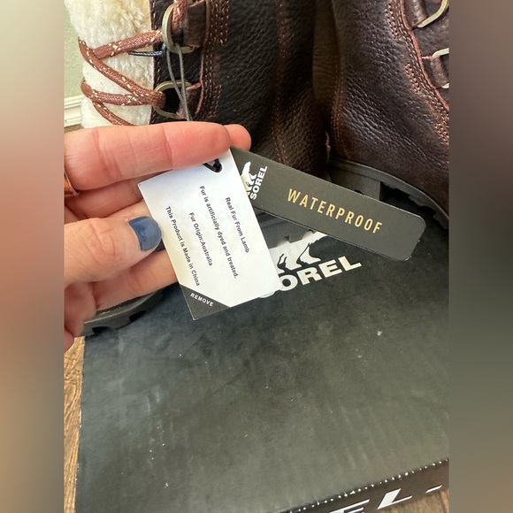 SOREL | Phoenix Short Lace Cozy Boot - Picture 11 of 12